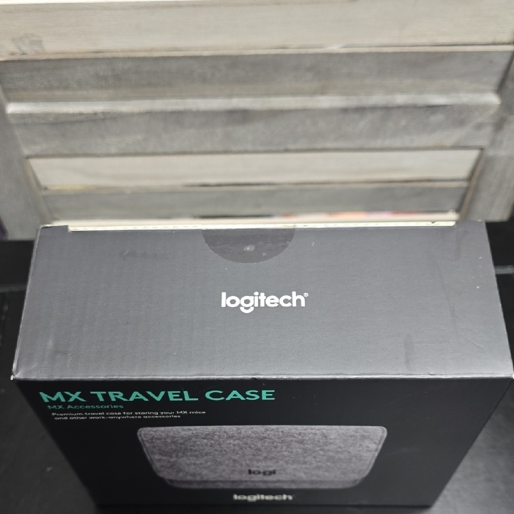 MX Travel Case - Gray | Logitech - Picture 7 of 14